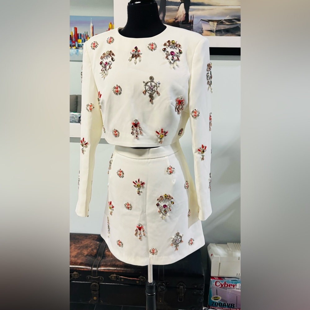 NWT❤️ Amirah White Crystal Embellished Set-Sz M (10-12) - Picture 2 of 8